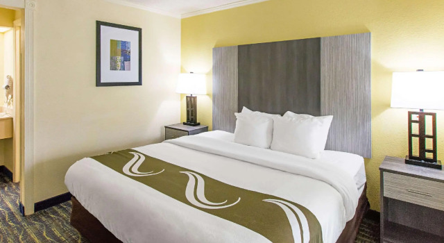 Двухместный люкс Quality Inn & Suites Florence Civic Center