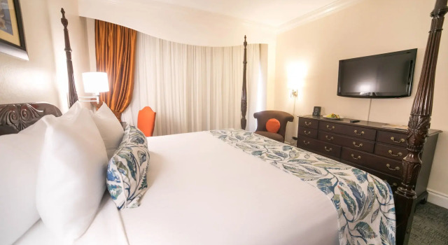 Courtleigh Hotel & Suites, Buchen Sie Hotel Kingston Jamaika