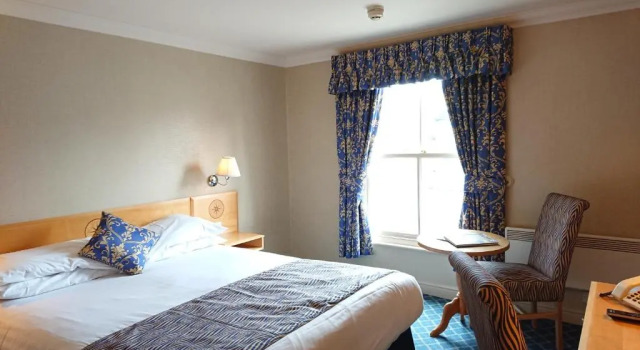 Двухместный номер Superior с видом на реку The Queens Hotel & Victoria Cloisters Apartments