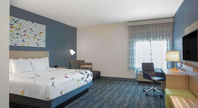 Люкс La Quinta Inn & Suites by Wyndham Manassas, VA- Dulles Airport