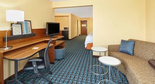 Четырёхместный люкс Fairfield Inn and Suites Chicago Lombard