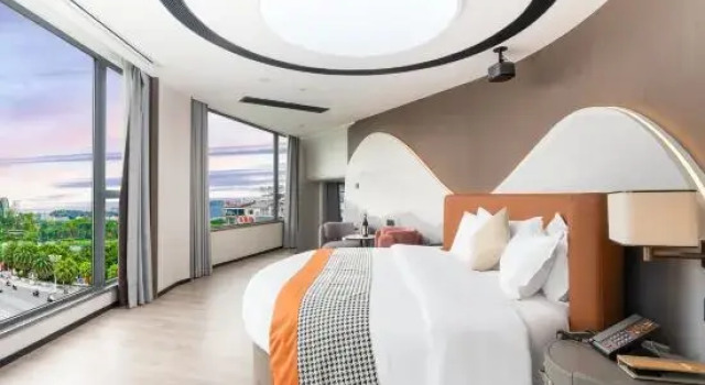 Люкс с видом на горы NEO ISLE Hotel (Guilin Liangjiang Sihu Xiangbishan)