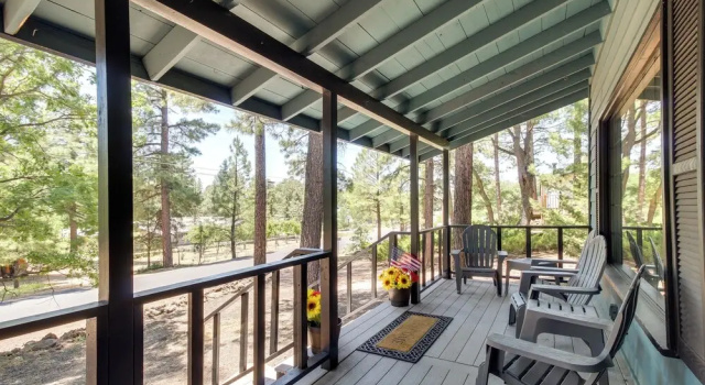 Коттедж Bright Lakeside Home w/ Deck: 2 Mi to Rainbow Lake