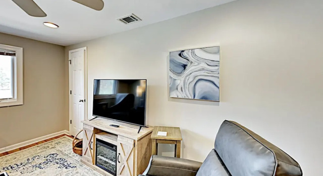 New Listing! 2 Amazing Units, Walk To Forsyth Park 4 Bedroom Duplex, Boek Vakantiehuis Hotels in Georgia met parkeren, Parkeren