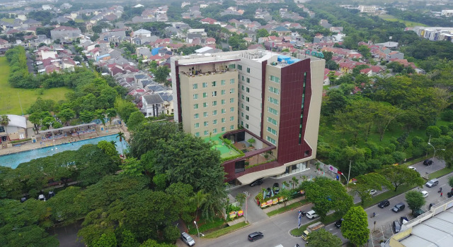 Camera Superior Hotel AYOLA Lippo Cikarang
