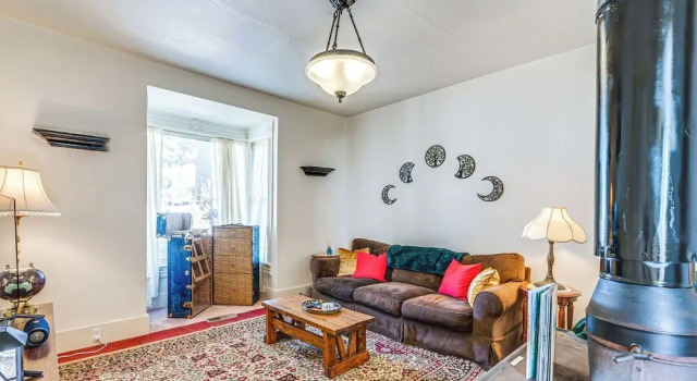 Close to Casinos + Trails: Historic Victor Cottage