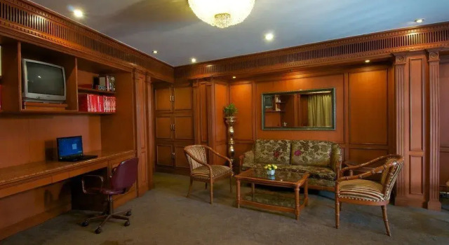 Vivanta by Taj Gomti Nagar, Забронировать Отель Гомти Нагар , рядом с Торговый центр Fun Republic (Лакхнау)