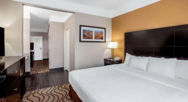 Номер Standard La Quinta Inn & Suites by Wyndham Pasadena