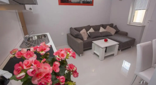 Апартаменты Lara Apartments