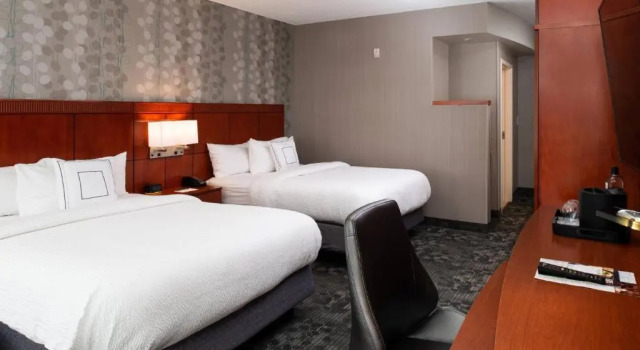 Четырёхместный номер Standard Courtyard by Marriott High Point