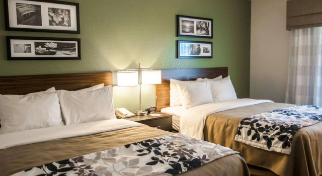 Четырёхместный номер Standard Sleep Inn & Suites & Conference Center