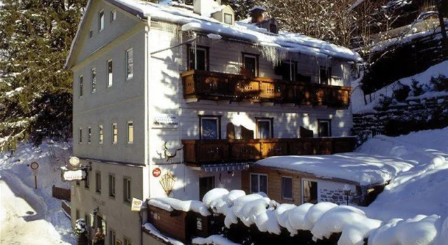 Pension Laura, Rezerwuj Hotel Hotele w Salzburg z parkingiem, Parking