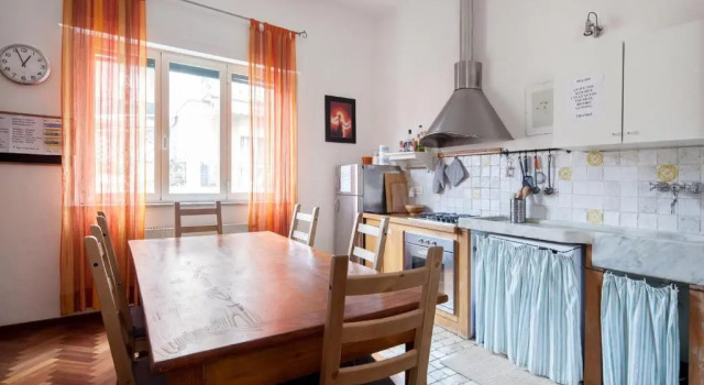 3 Bedrooms flat with parking and breakfast