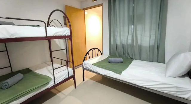 Кровать в общем номере Цокольный этаж с 6 комнатами Natol Homestay - Kenyalang Park