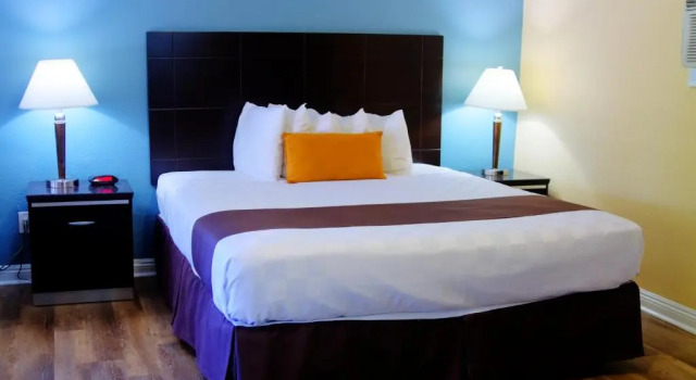 Palm Tropics Motel, Забронировать Мотель Глендора Большой Лос-Анджелес