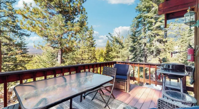 Коттедж 2BR Dog-friendly Cabin w/ Lake Views