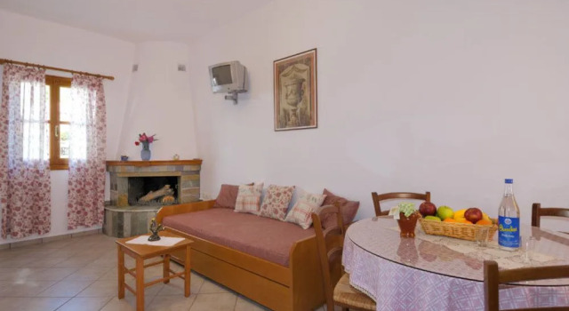Charoula, Book Hotel  