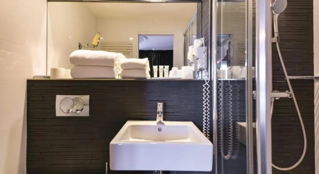 Двухместный номер Superior First Hotel Paris Tour Eiffel