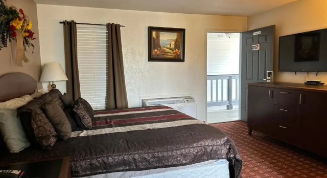 Люкс Deluxe Branson Victorian Inn