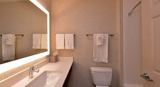 Четырёхместный люкс Holiday Inn Express Mystic by IHG