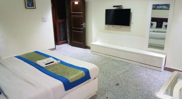 Airport Hotel The Paramont
