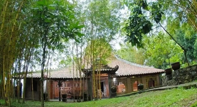 Villa con balcón Hills Joglo Villa