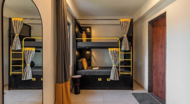 Кровать в общем номере The Hosteller Bam Goa, Calangute