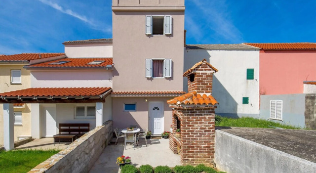 Stunning Home in Rab With Wifi and 3 Bedrooms, Prenota Hotel Hotel a Isole Quarnerine con parcheggio, Parcheggio