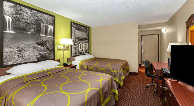 Super 8 by Wyndham Eureka Springs, Забронировать Отель Отели Юрика-Спрингса с парковкой, рядом с Музыкальный театр Ozark Mountain Hoe-Down, Парковка