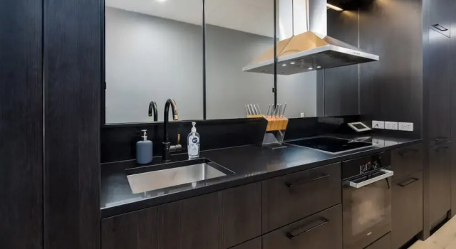Апартаменты Stunning 1BR Apartment With Water Views