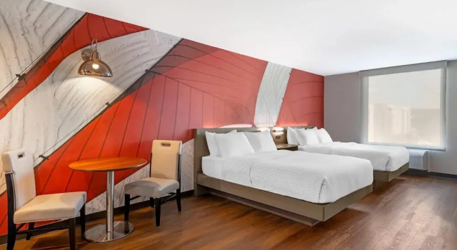 Четырёхместный люкс Cambria Hotel & Suites Plymouth
