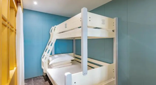 Люкс Deluxe Holiday Inn Express Zhuhai Guishan Island by IHG