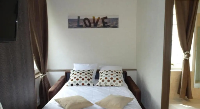 Трёхместный номер Standard Logis Hôtel Restaurant Spa Lauberge Du President