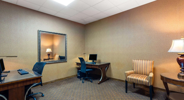 Hawthorn Extended Stay by Wyndham West Palm Beach Airport