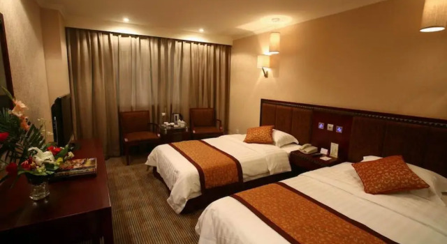 Chengdu Lu Tian Hua Hotel, Rezerwuj Hotel Hotele w Qingyang z parkingiem, Parking
