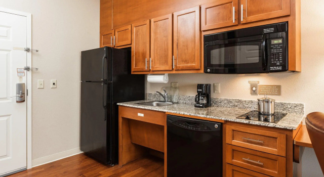 Двухместная Люкс Студио Candlewood Suites Houston I-10 East by IHG