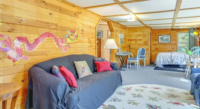 Fire Pit & Decks: Creekside Cabin in Robbinsville, Buchen Sie Hotel Robbinsville 