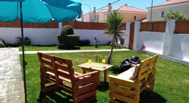 Beach house with garden, Забронировать Отель Синтра Sintra-Cascais Natural Park, рядом с Adrenunes Dolmen