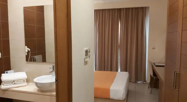 Двухместный номер Economy с балконом и с видом на город El Greco Hotel