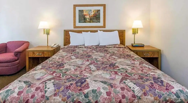 Номер Economy Days Inn by Wyndham Dubuque