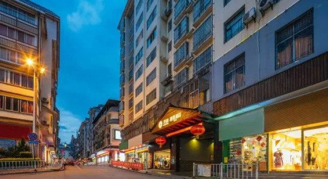 Floral Hotel·Bilian hotel (Longsheng Bus Station), Book Hotel Hoteller i Longsheng med pool, Swimmingpool