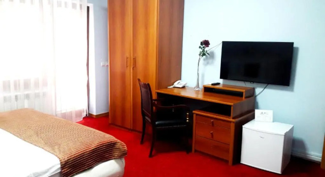 Двухместный номер Deluxe с балконом Hotel Aristocrat & Fish Restaurant