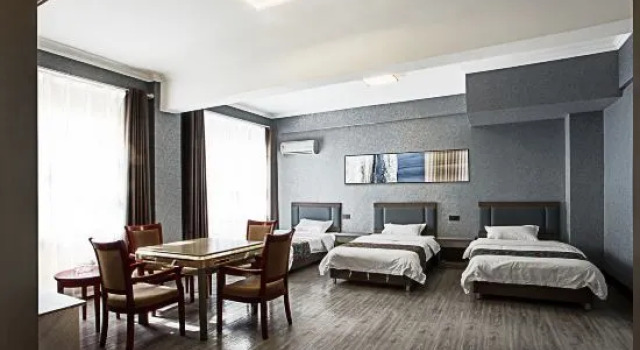 Люкс Urumqi dabancheng 9+9 business hotel
