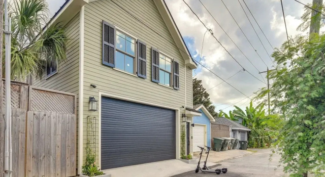 Walk to Shops & Restaurants: Chic Galveston Studio, Забронировать Апартаменты/квартира Галвестон Texas Gulf Coast, рядом с UTMB Health John Sealy Hospital