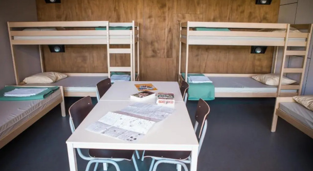 Кровать в общем номере (мужской номер) De Draecke Hostel