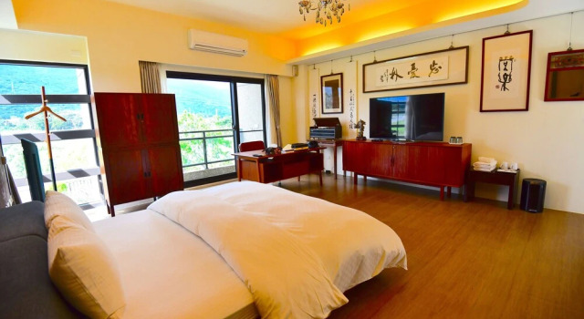 Двухместный номер Deluxe с балконом и с видом на горы Hualien Fengmian B&B