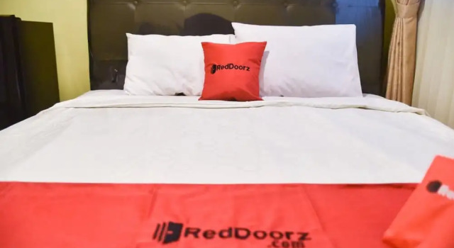 RedDoorz near Surabaya Town Square
