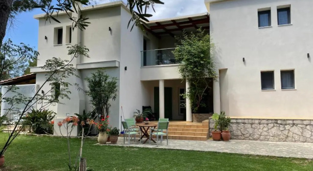 Апартаменты Andromahi Apartments