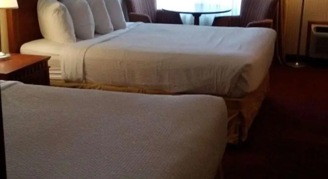 Четырёхместный номер Standard с балконом Best Western Plus Otonabee Inn
