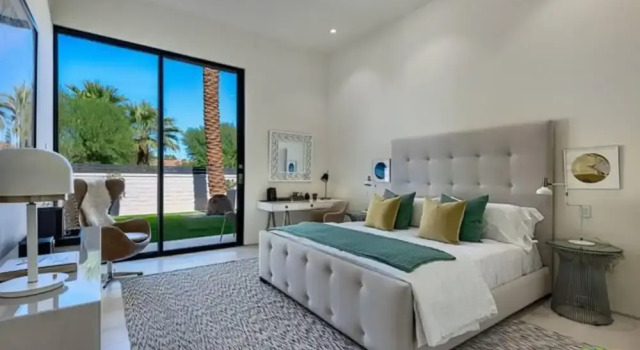 Luxurious Rancho Mirage Estate w Pool Spa, Забронировать Курортный отель Отели Ранчо-Миража с парковкой, Парковка